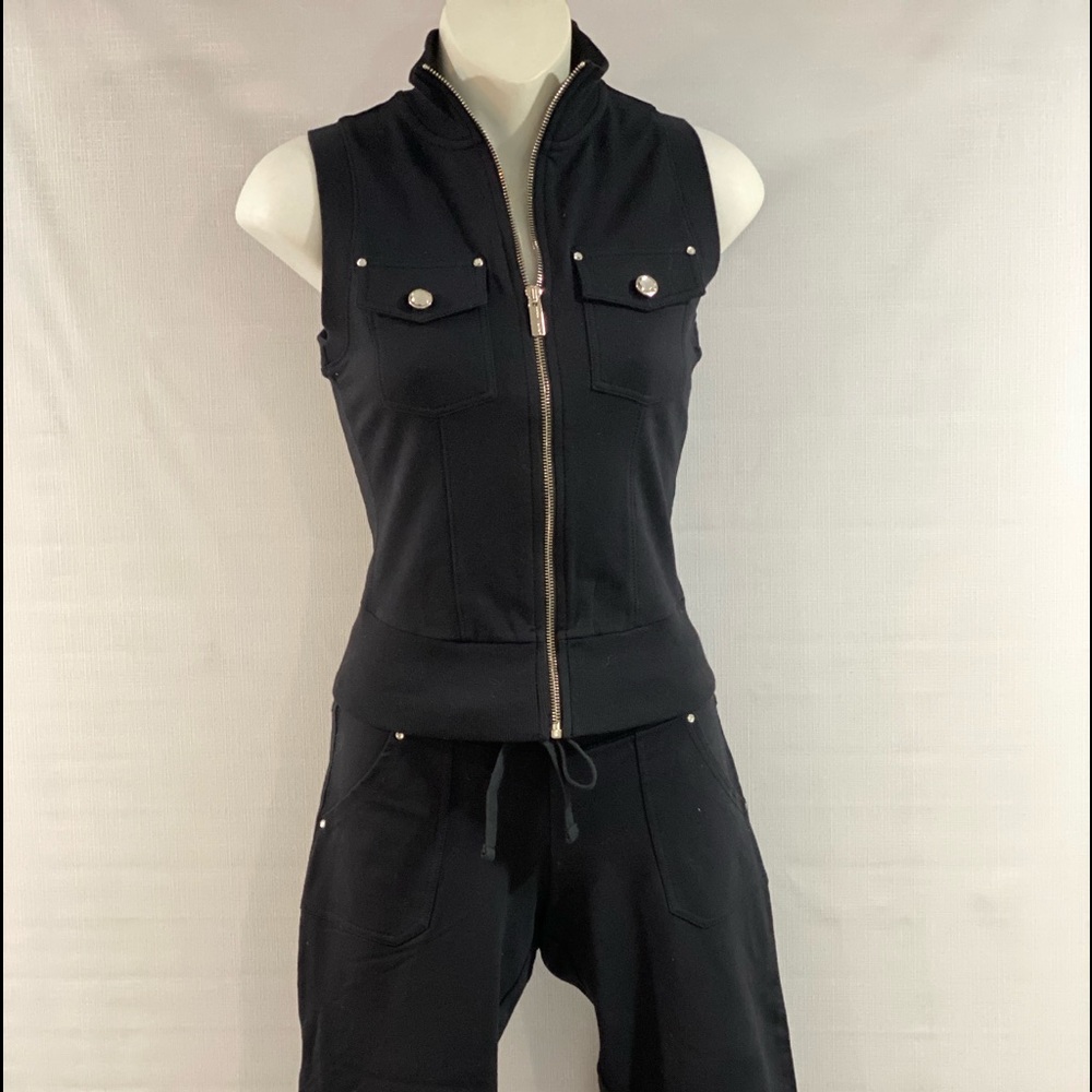 2PC CAPRI&VEST.. XS... COMFY NEVER LOOKED SO GOOD!